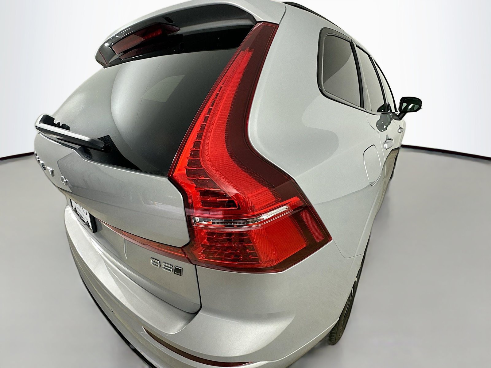 Certified 2025 Volvo XC60 B5 Core AWD/4WD image 12