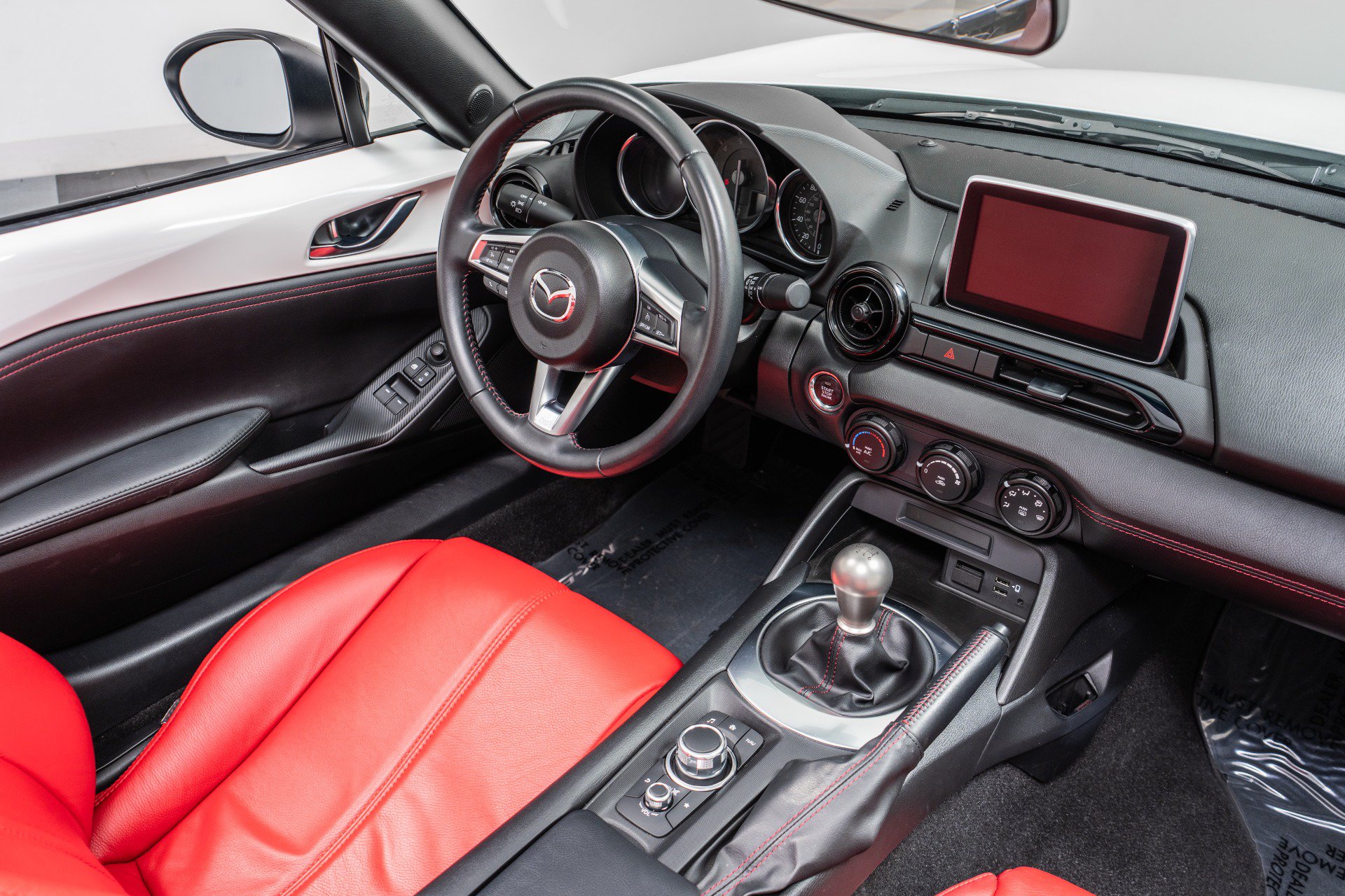 Used 2016 MAZDA MX-5 Miata Club RWD image 25