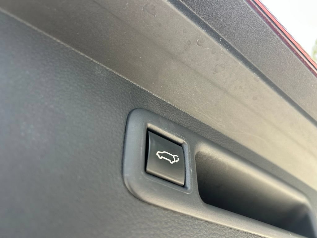 Used 2024 Toyota Highlander LE FWD image 38