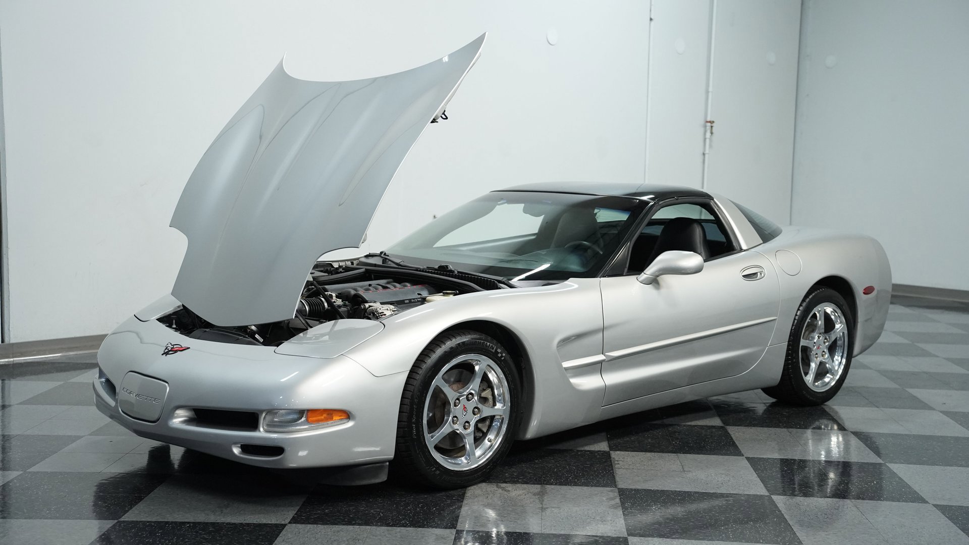 Used 2004 Chevrolet Corvette Coupe w/ Preferred Equipment Group image 25