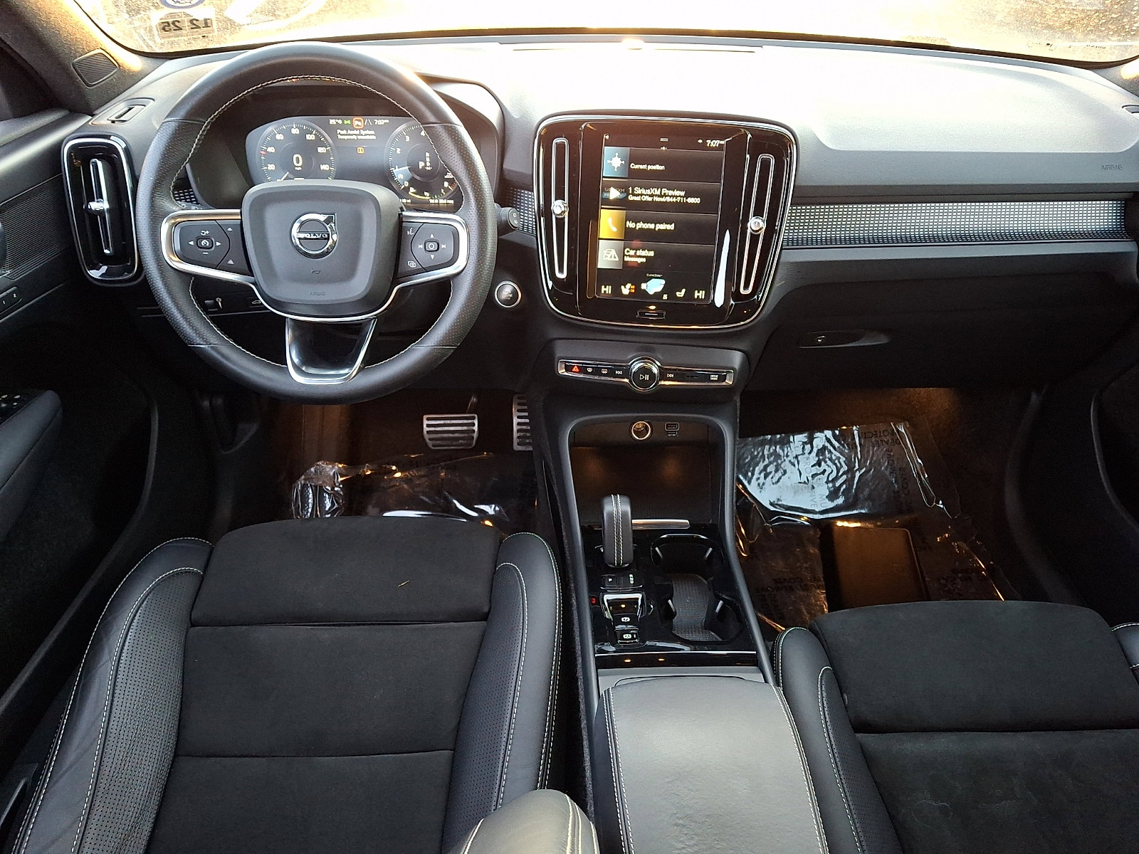 Used 2021 Volvo XC40 T5 R-Design w/ Climate Package image 15