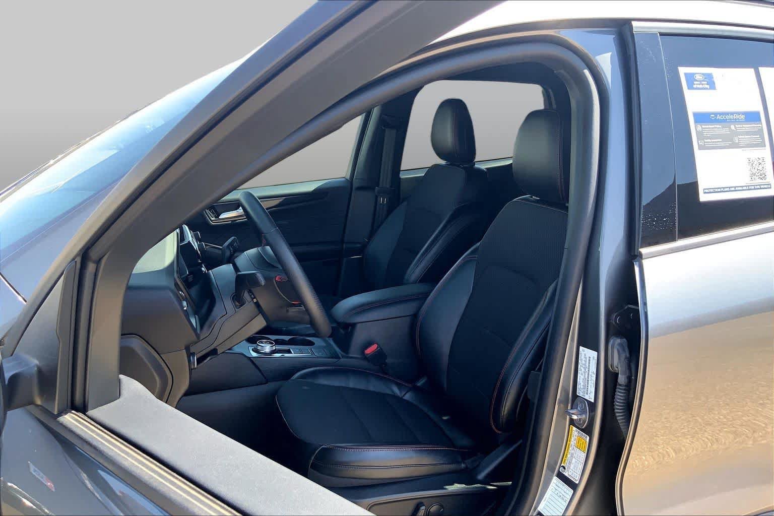 Certified 2024 Ford Escape ST-Line AWD/4WD image 8