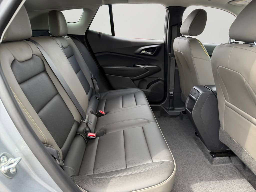 Used 2026 Chevrolet Trax ACTIV w/ Sunroof Package FWD image 9