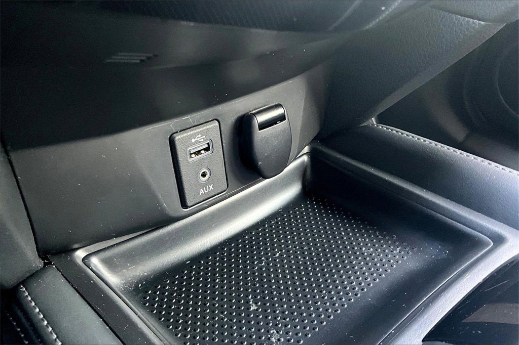 Used 2017 Nissan Rogue SL w/ SL Premium Package image 28