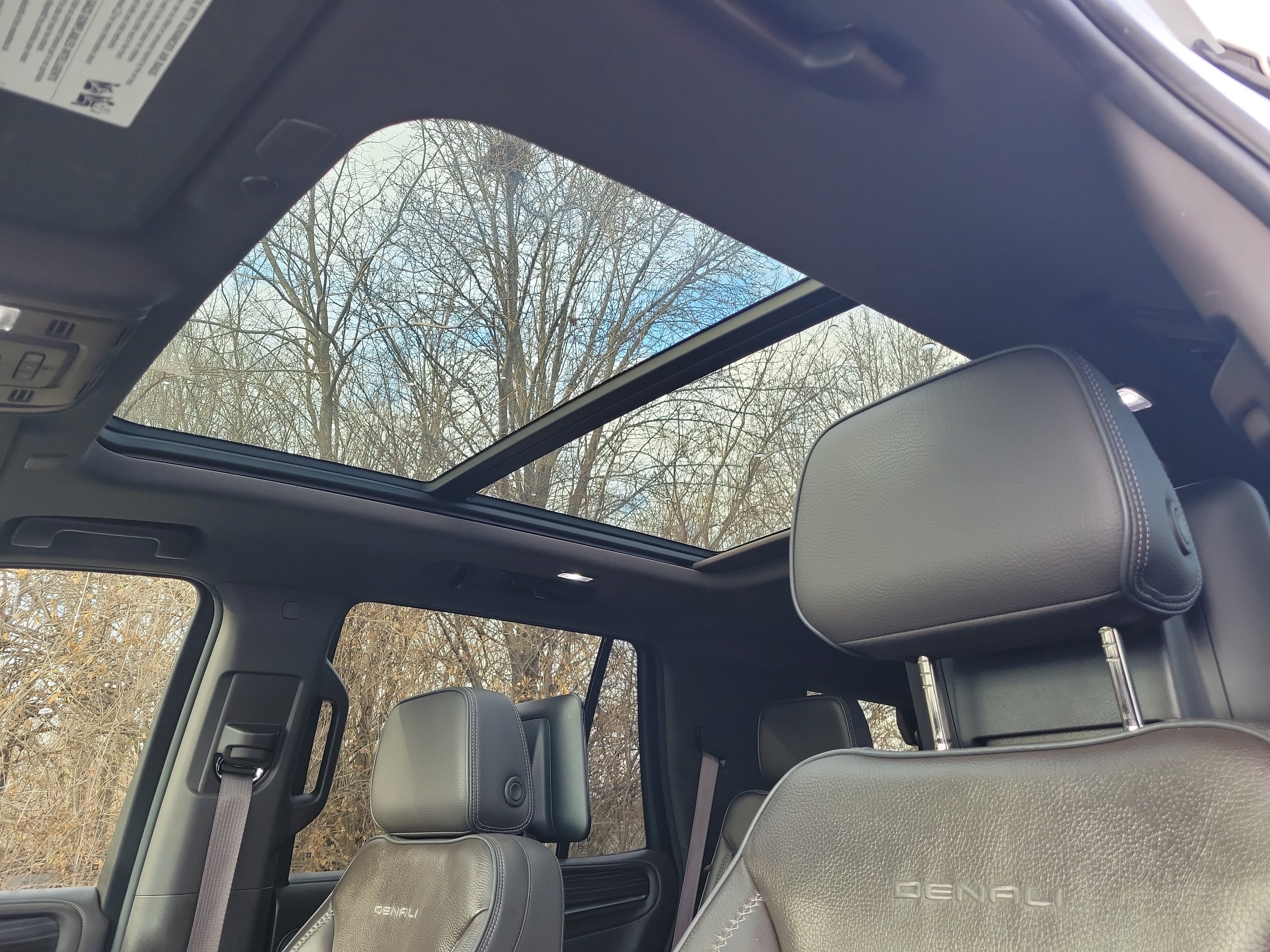 Used 2021 GMC Yukon Denali w/ Denali Premium Package image 16