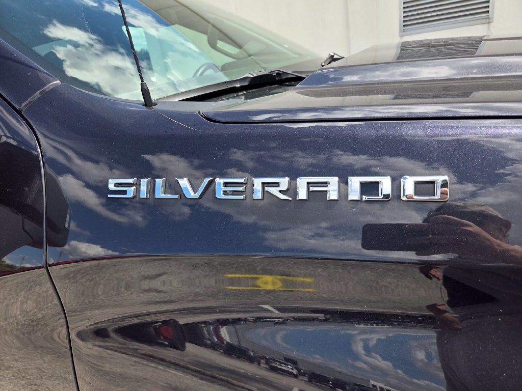 Used 2023 Chevrolet Silverado 1500 LT AWD/4WD image 4