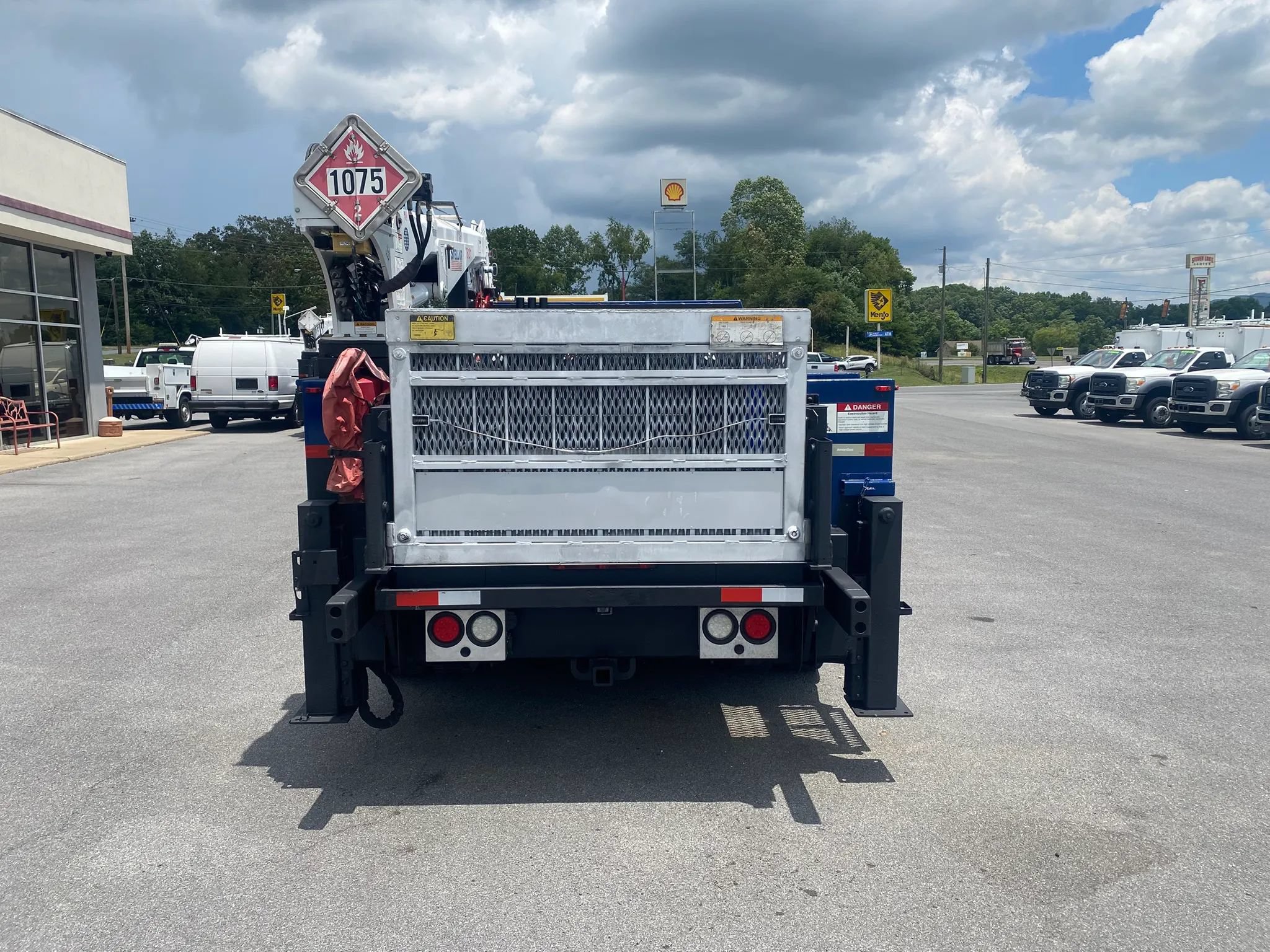 Used 2014 Ford F550 4x4 Regular Cab Super Duty image 6