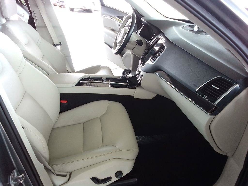 Used 2017 Volvo XC90 T6 Momentum w/ Vision Package AWD/4WD image 20