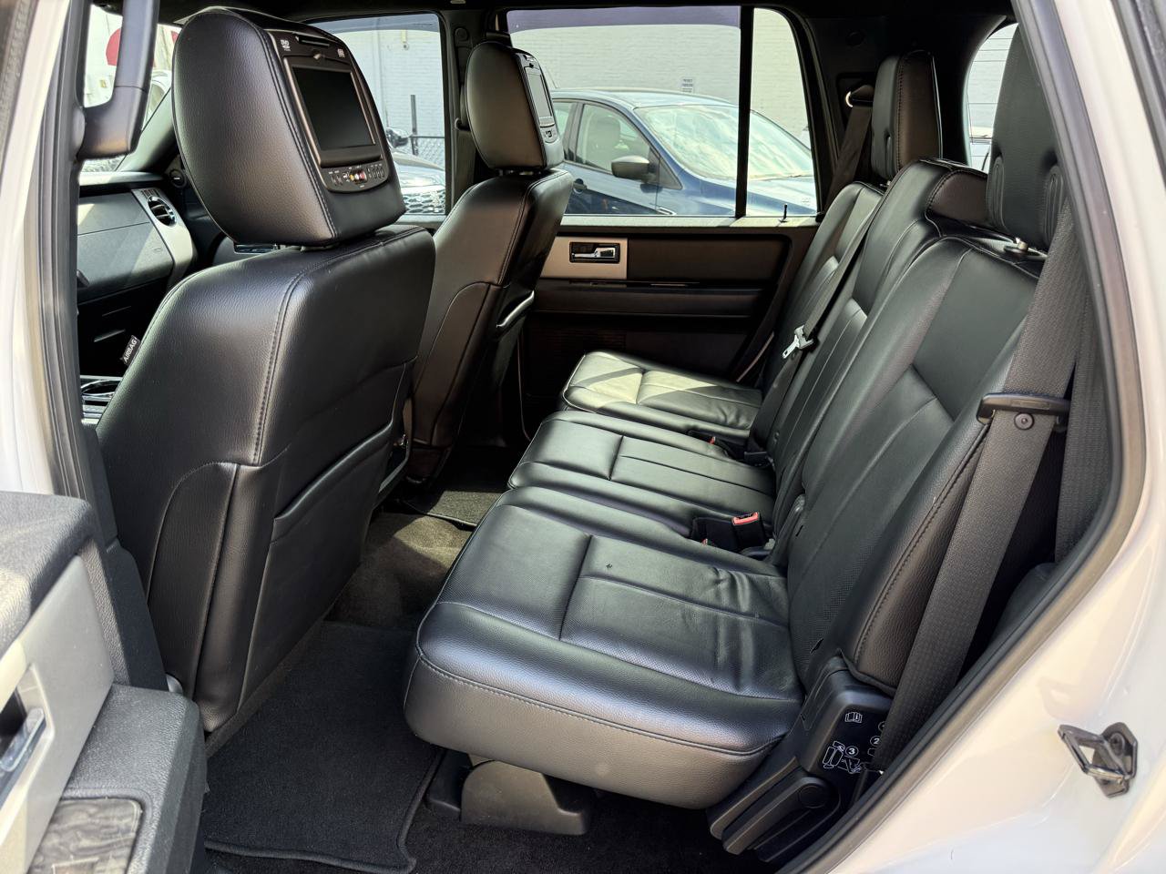Used 2015 Ford Expedition Limited w/ Equipment Group 301A AWD/4WD image 21