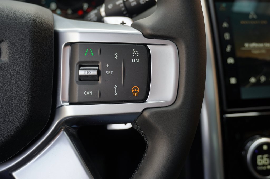 New 2025 Land Rover Discovery S image 18