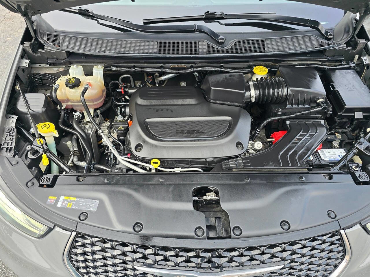 Used 2022 Chrysler Pacifica Limited FWD image 32
