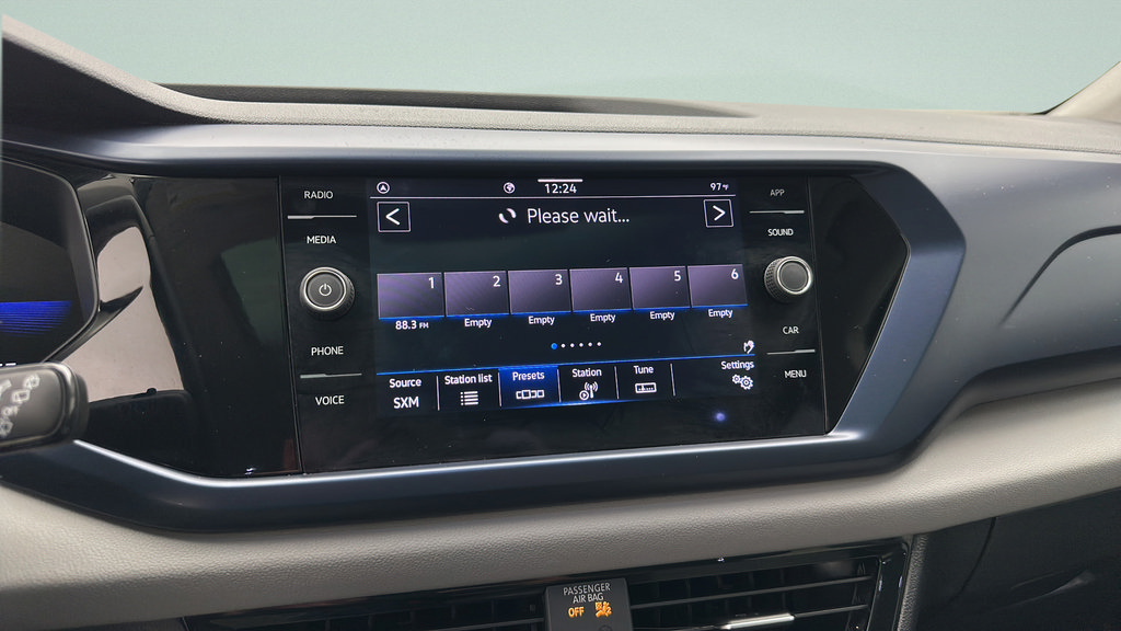 Used 2023 Volkswagen Taos SE w/ Panoramic Sunroof Package FWD image 19