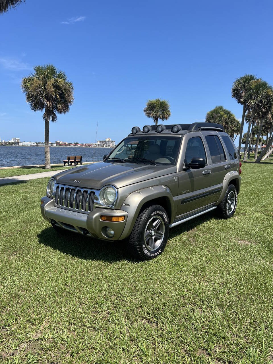 Used 2004 Jeep Liberty Renegade w/ Trailer Tow Group
