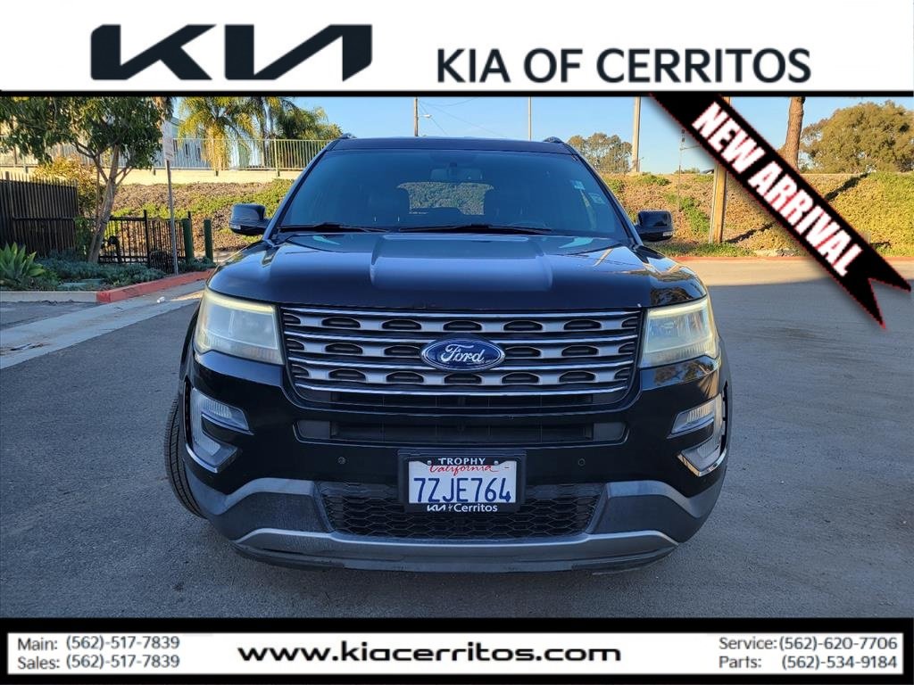 Used 2017 Ford Explorer XLT w/ Equipment Group 202A image 5