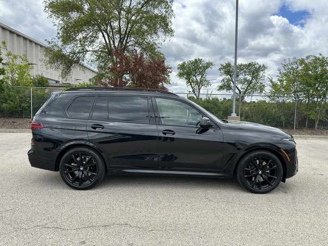 Used 2024 BMW X7 xDrive40i w/ M Sport Package AWD/4WD image 4