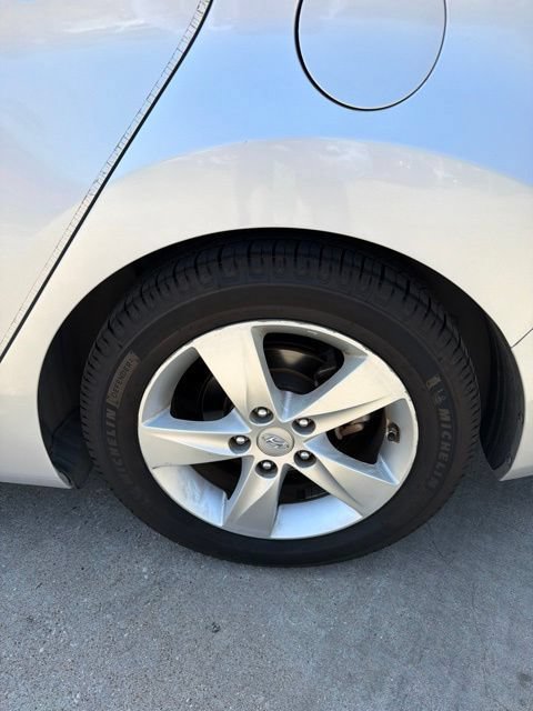Used 2013 Hyundai Elantra GLS w/ Preferred Pkg FWD image 4