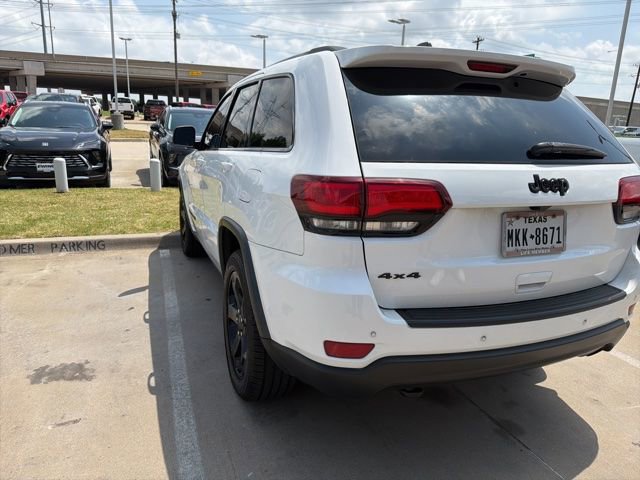 Used 2019 Jeep Grand Cherokee Laredo AWD/4WD image 5