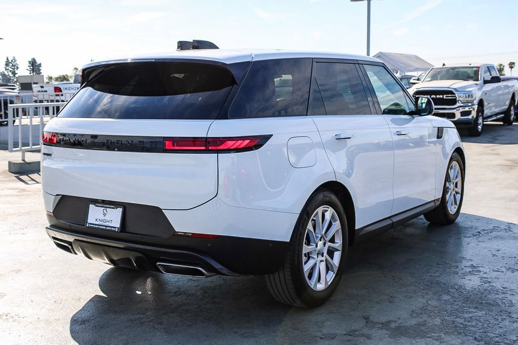 Used 2025 Land Rover Range Rover Sport SE AWD/4WD image 9