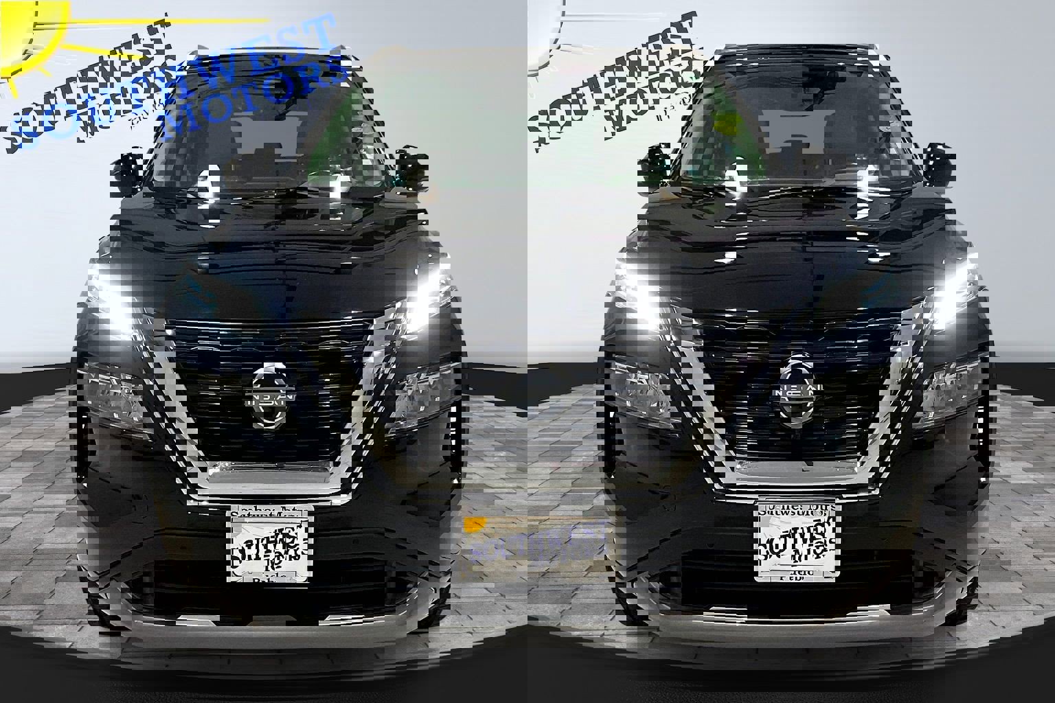 Used 2023 Nissan Rogue SL w/ SL Premium Package image 2