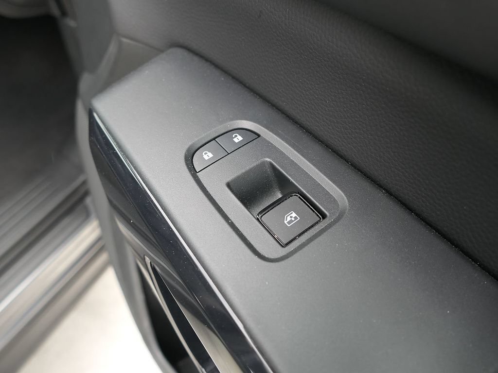 Used 2025 Nissan Pathfinder SV FWD image 39
