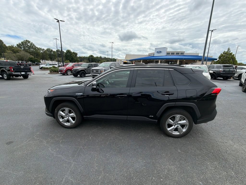 Used 2021 Toyota RAV4 XLE Premium AWD/4WD image 21