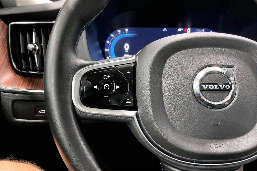 Certified 2023 Volvo XC60 B5 Plus w/ Climate Package AWD/4WD image 11