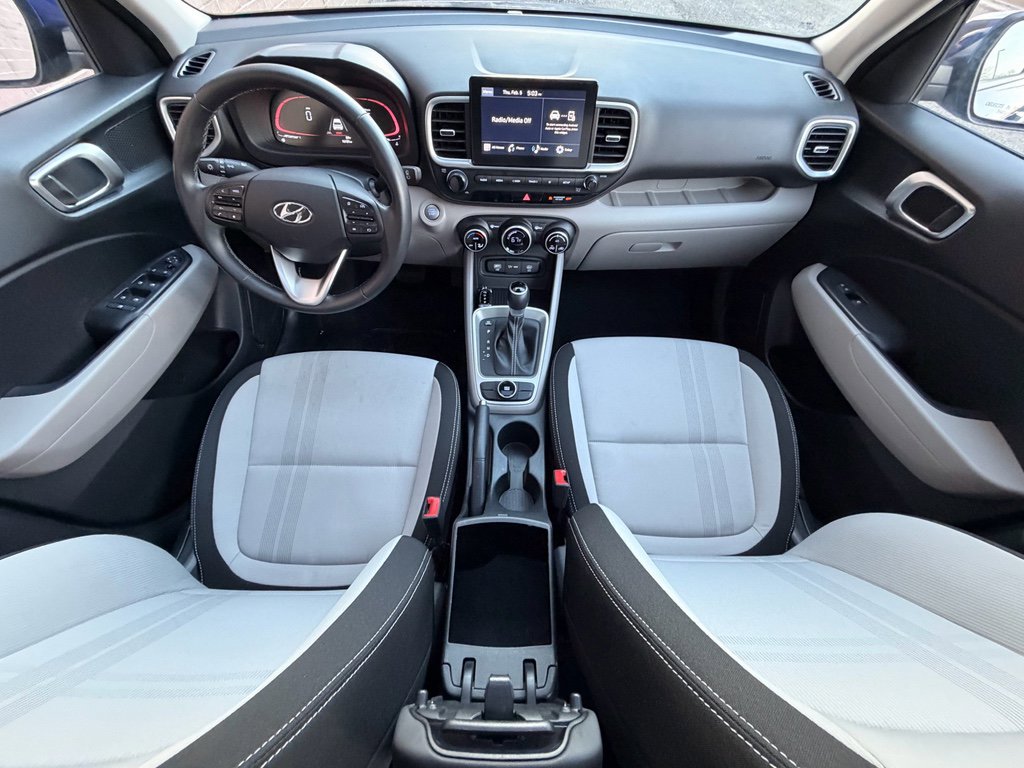 Certified 2025 Hyundai Venue SEL image 30