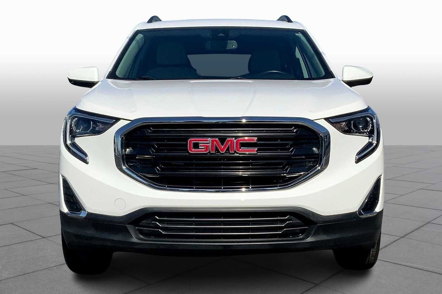 Used 2020 GMC Terrain SLE w/ Driver Convenience Package image 3