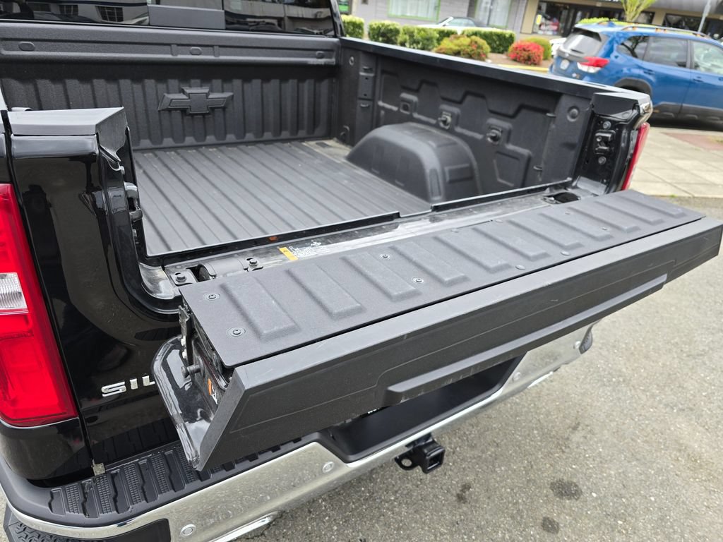 Used 2025 Chevrolet Silverado 1500 LTZ w/ LTZ Premium Package AWD/4WD image 23
