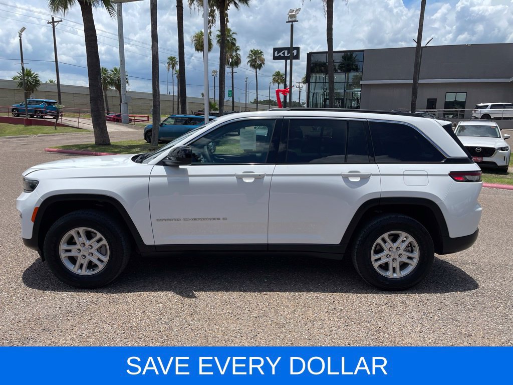 Used 2025 Jeep Grand Cherokee Laredo AWD/4WD image 3