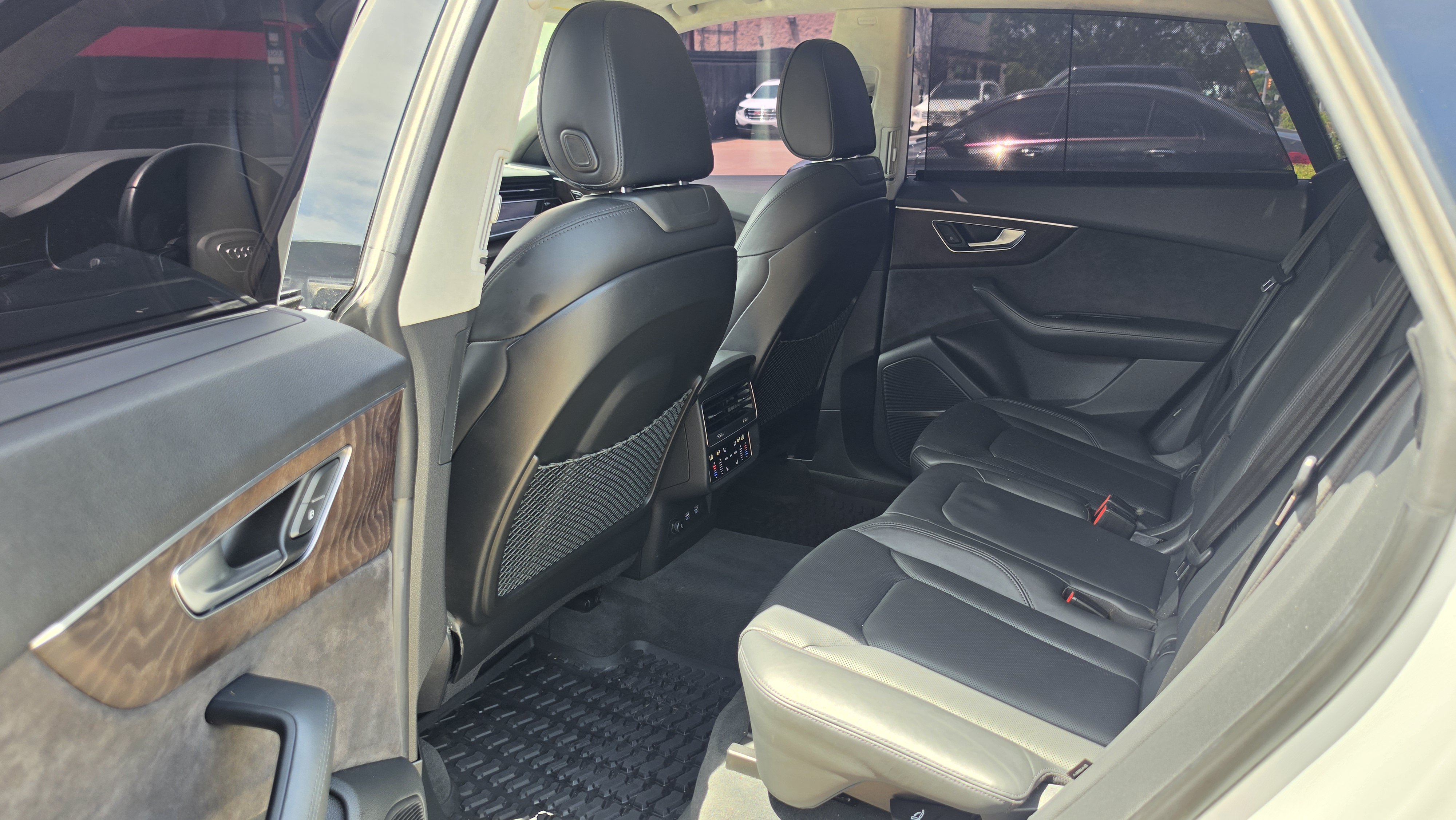 Used 2019 Audi Q8 Prestige w/ Luxury Package AWD/4WD image 23