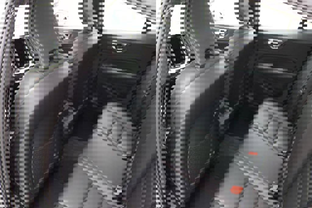 Used 2025 Volvo S60 B5 Core image 12