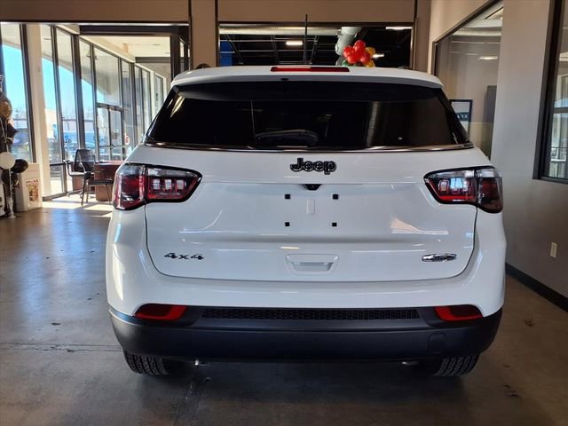 Used 2023 Jeep Compass Latitude w/ Convenience Group image 6