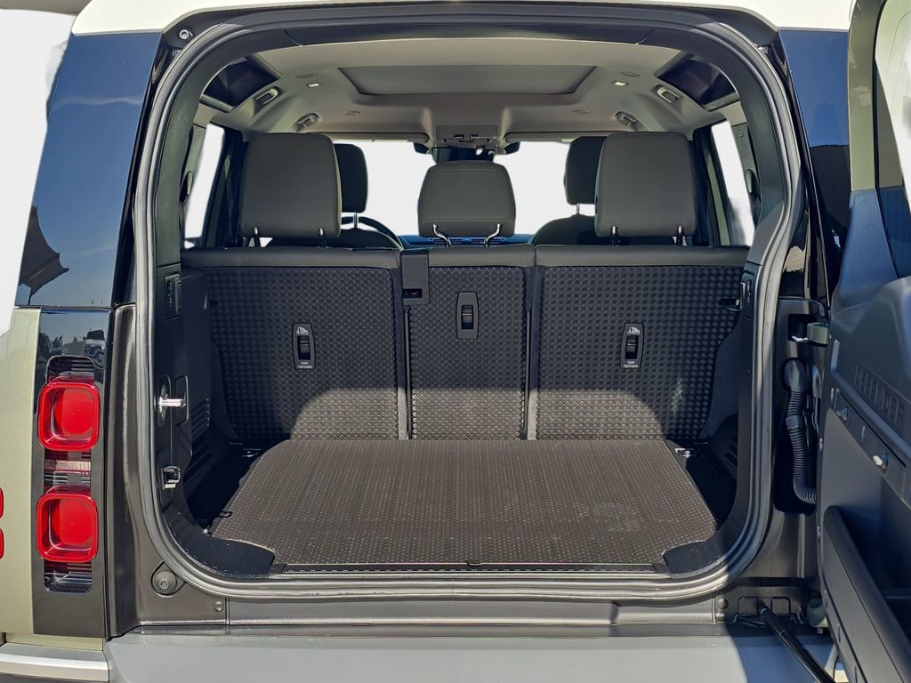 Used 2021 Land Rover Defender 110 SE image 14