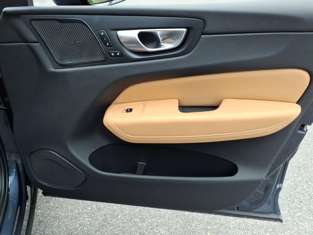 Used 2024 Volvo XC60 B5 Ultimate w/ Protection Package Premier AWD/4WD image 23