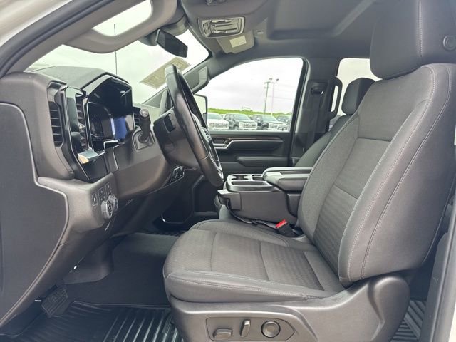 Used 2025 Chevrolet Silverado 2500 LT w/ Convenience Package AWD/4WD image 2
