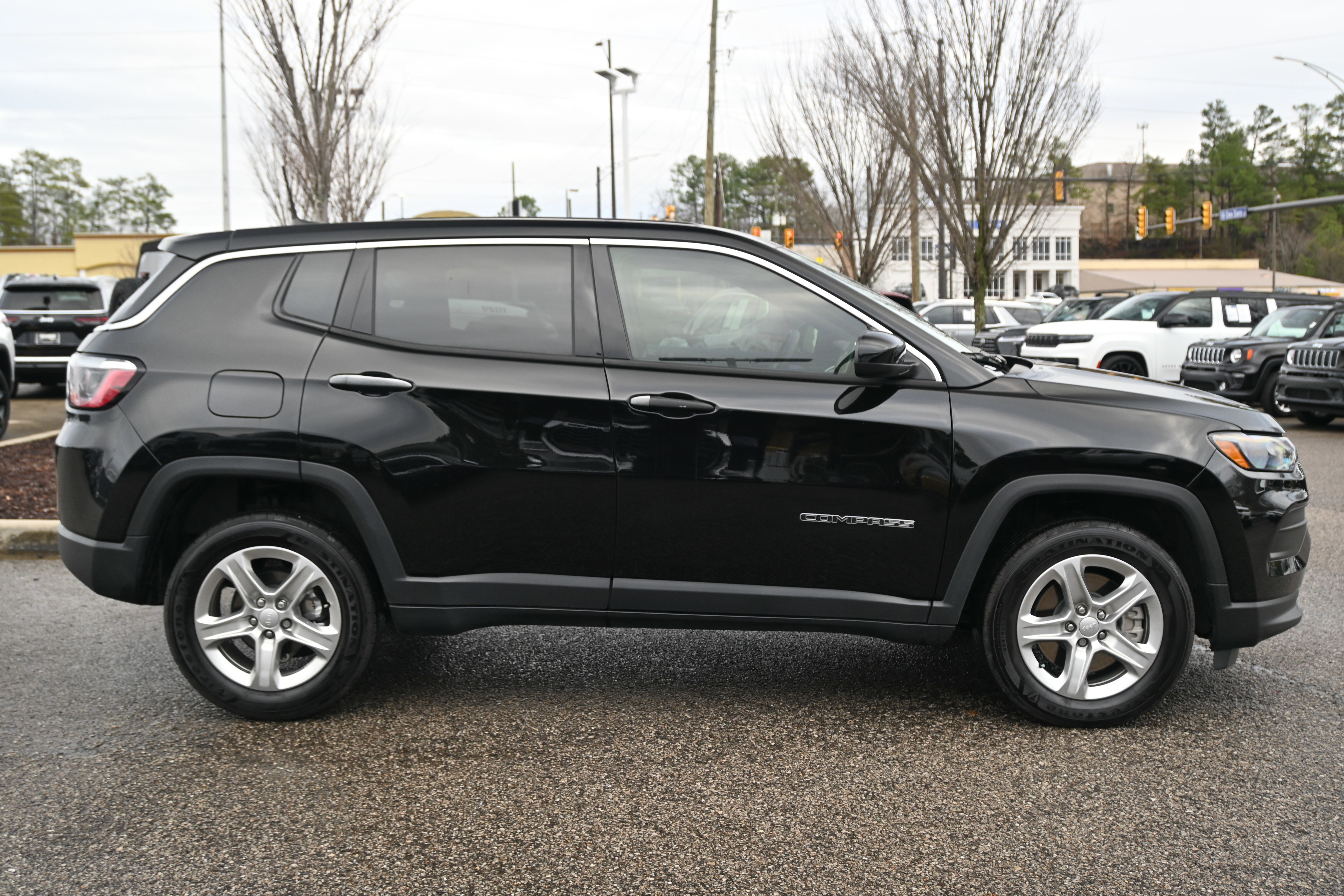 Used 2024 Jeep Compass Sport image 16