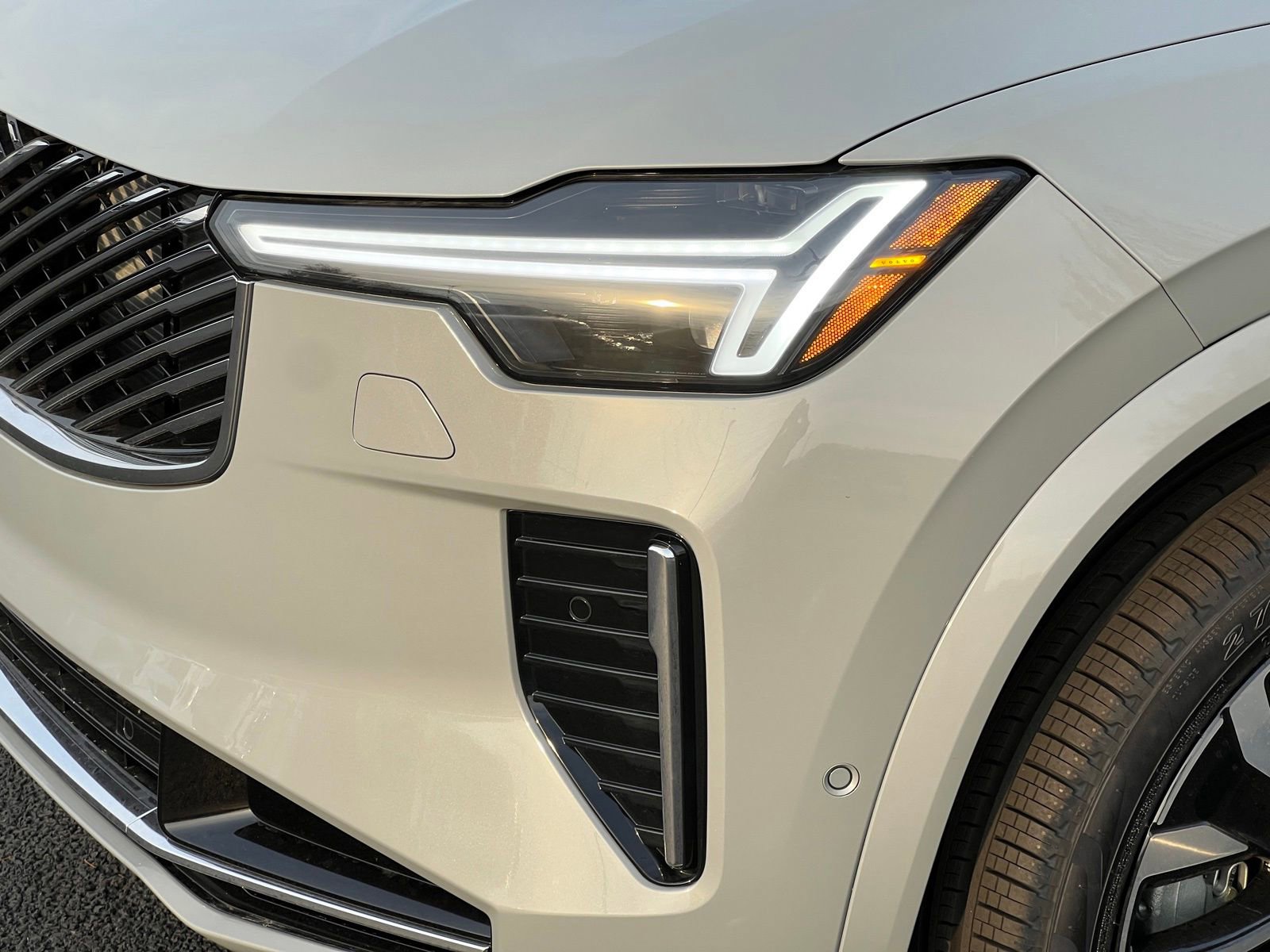 New 2026 Volvo XC90 B6 Ultra image 9