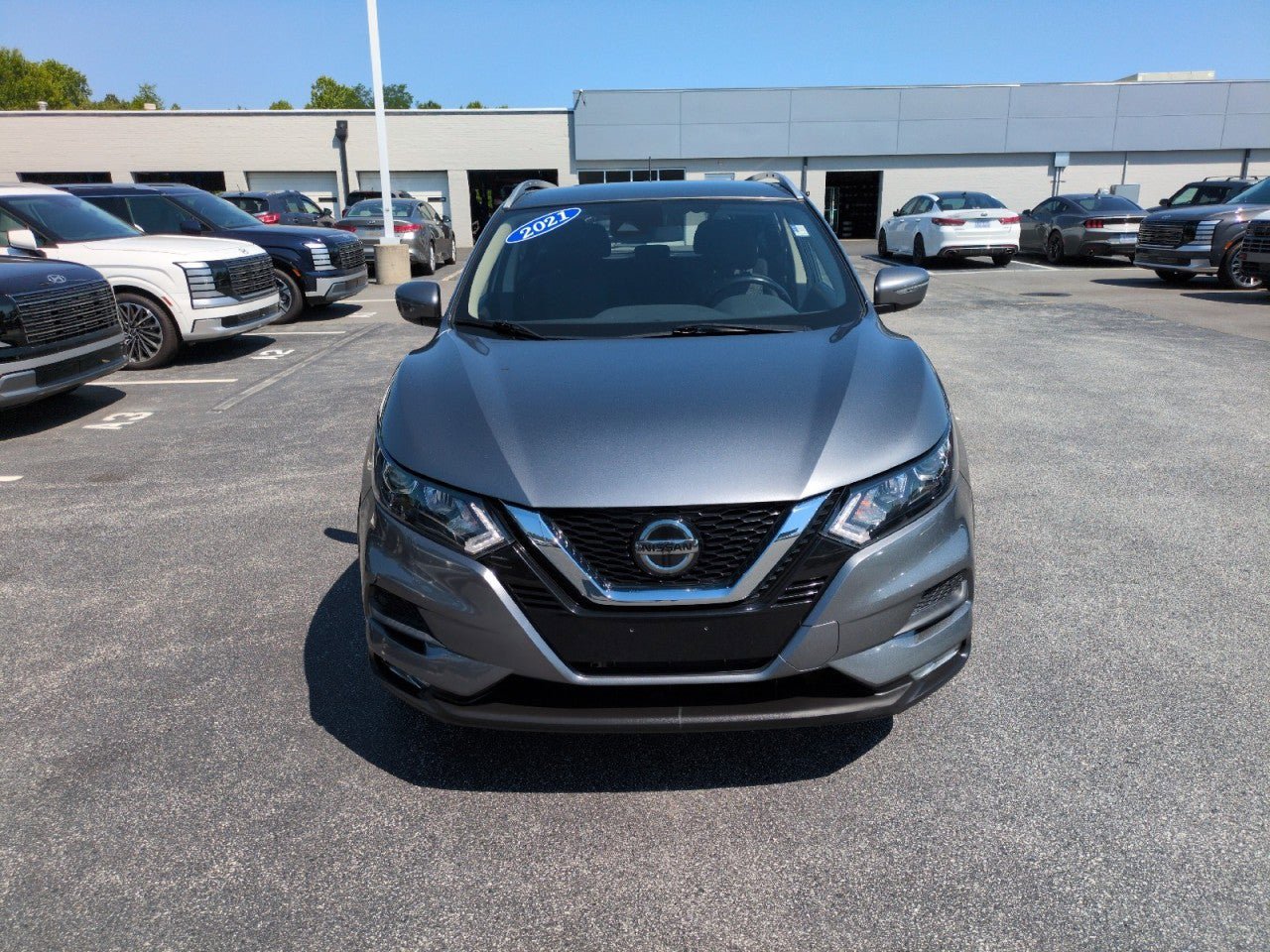 Used 2021 Nissan Rogue Sport SV AWD/4WD image 2
