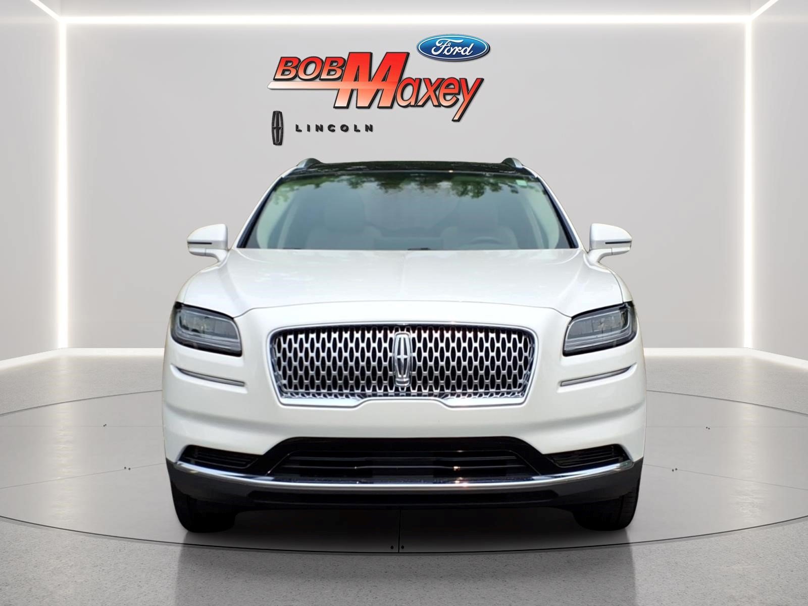 Used 2021 Lincoln Nautilus Reserve AWD/4WD image 2