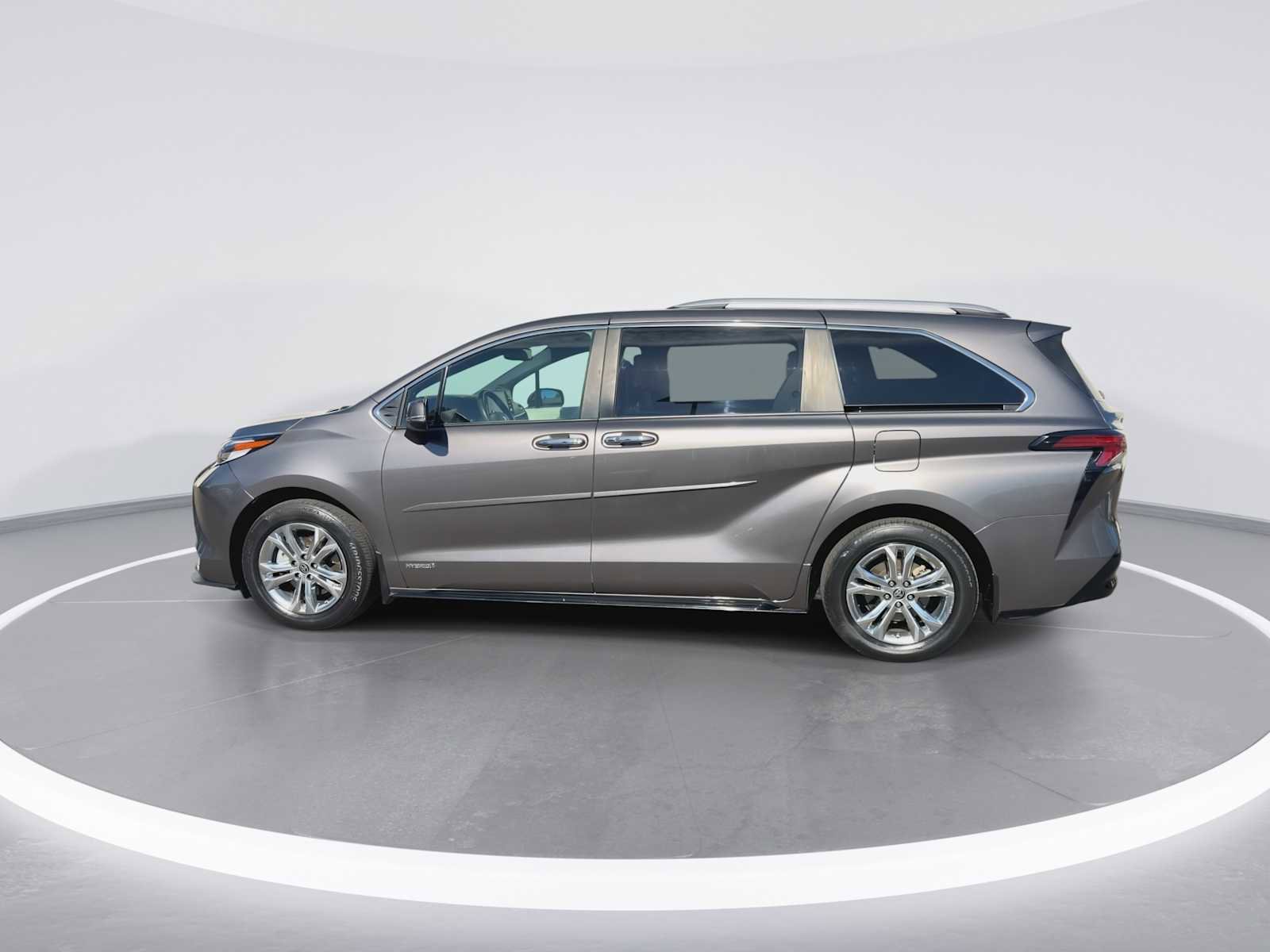 Certified 2021 Toyota Sienna Platinum AWD/4WD image 5