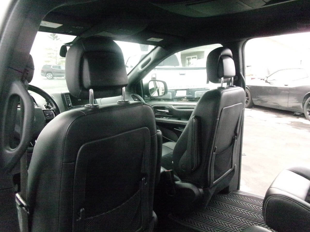 Used 2018 Dodge Grand Caravan SXT w/ Driver Convenience Group image 21