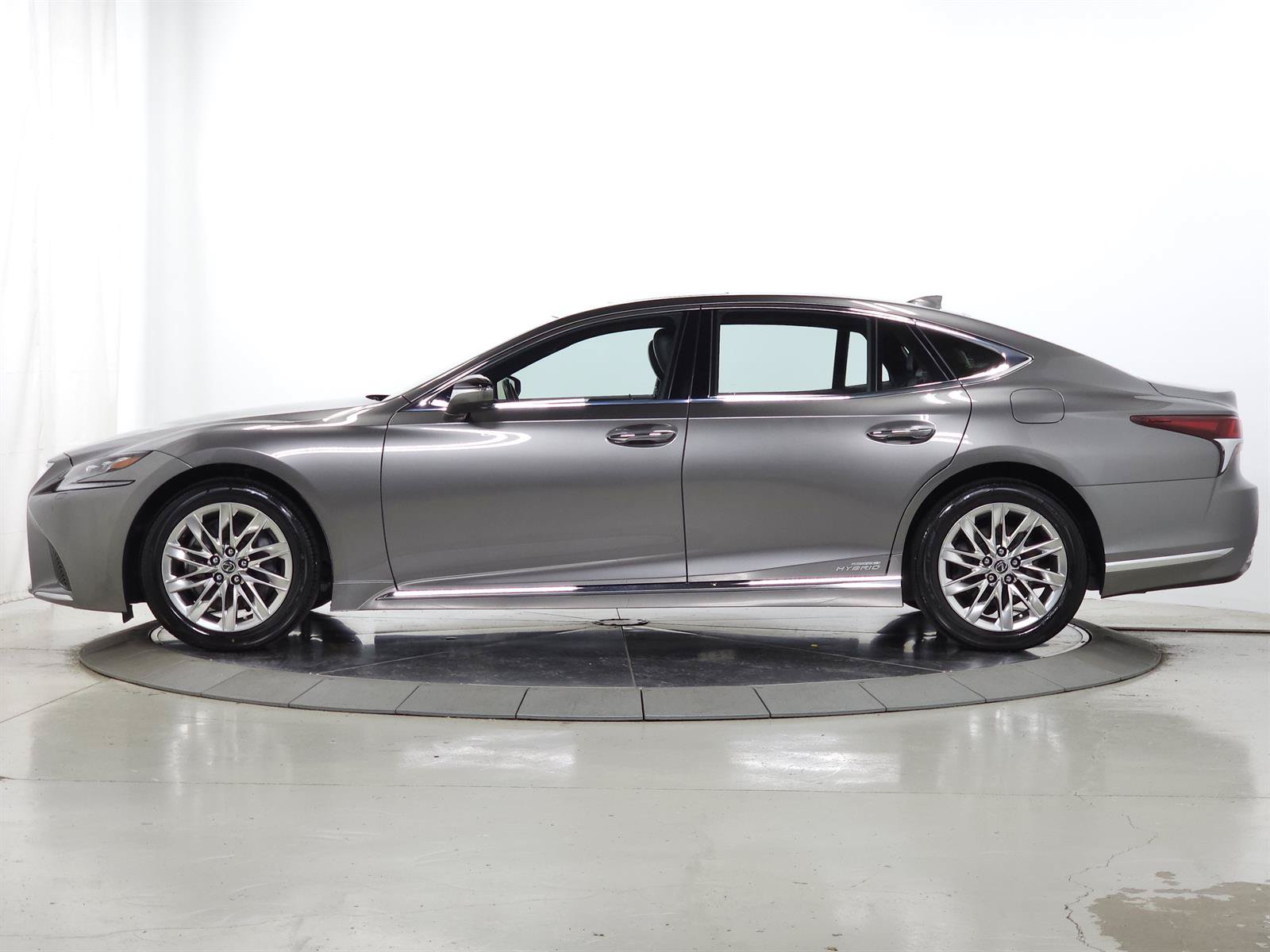 Used 2019 Lexus LS 500h AWD image 5