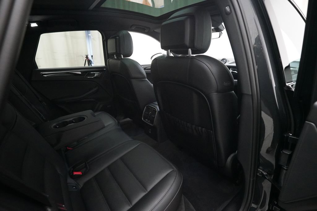 Certified 2026 Porsche Macan image 28