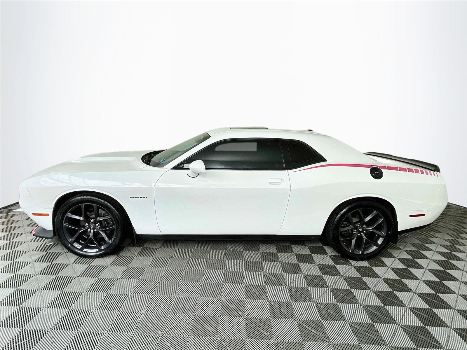 Used 2020 Dodge Challenger R/T w/ Driver Convenience Group RWD image 4