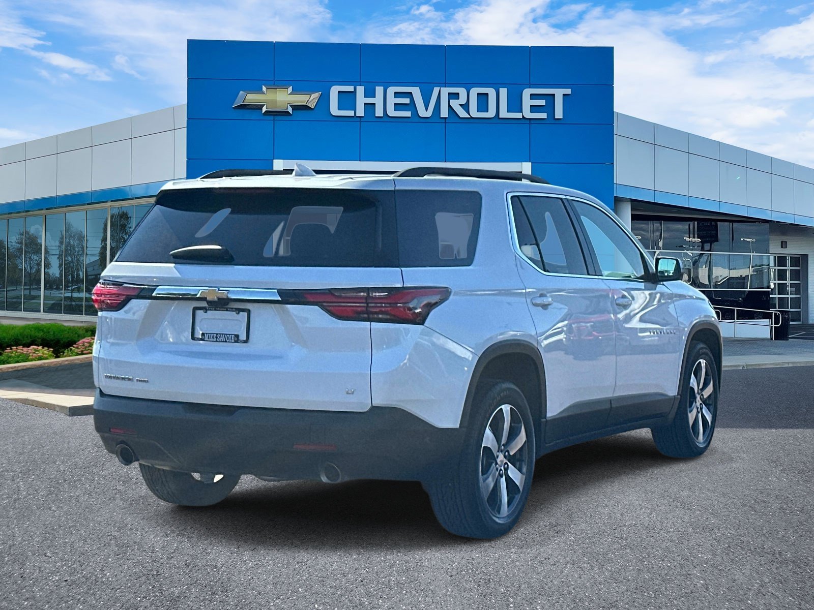 Certified 2023 Chevrolet Traverse LT w/ LT Premium Package AWD/4WD image 4