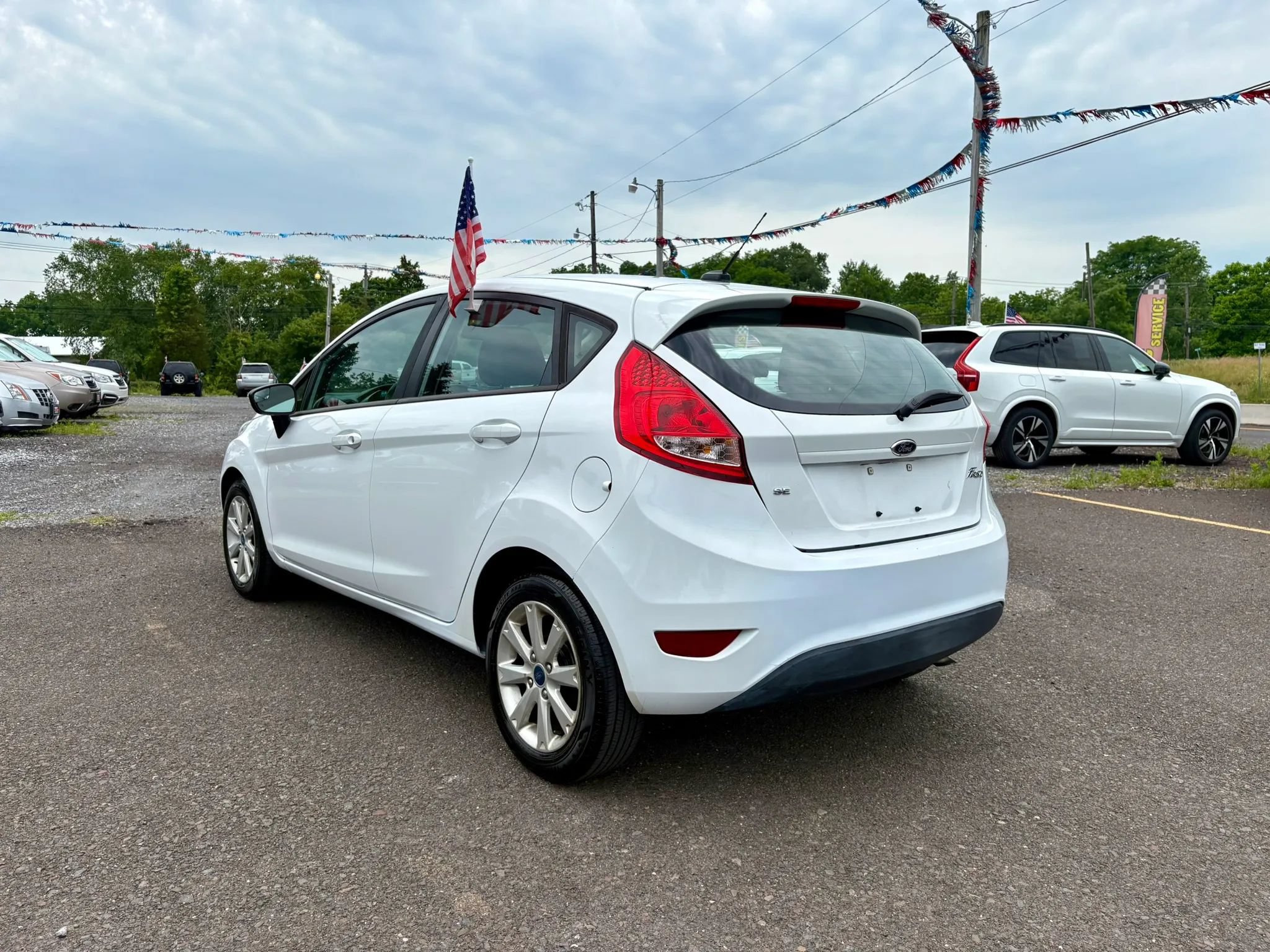 Used 2013 Ford Fiesta SE FWD image 3