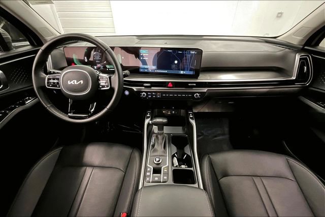 Used 2025 Kia Sorento S image 15