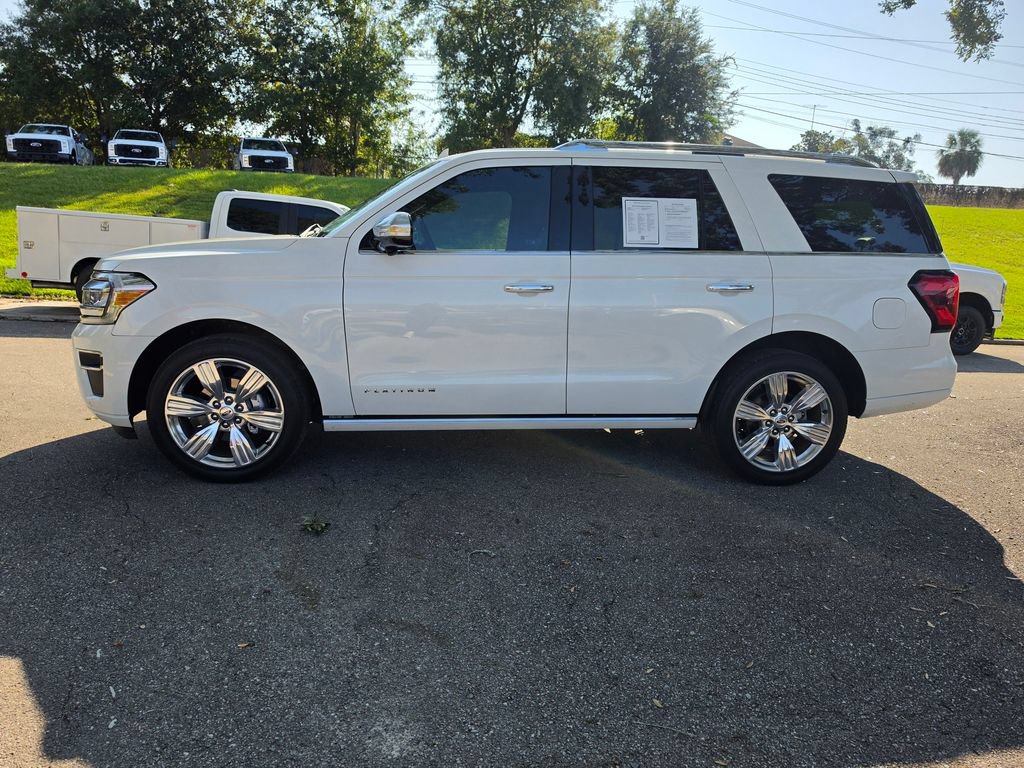 Used 2023 Ford Expedition Platinum RWD image 2