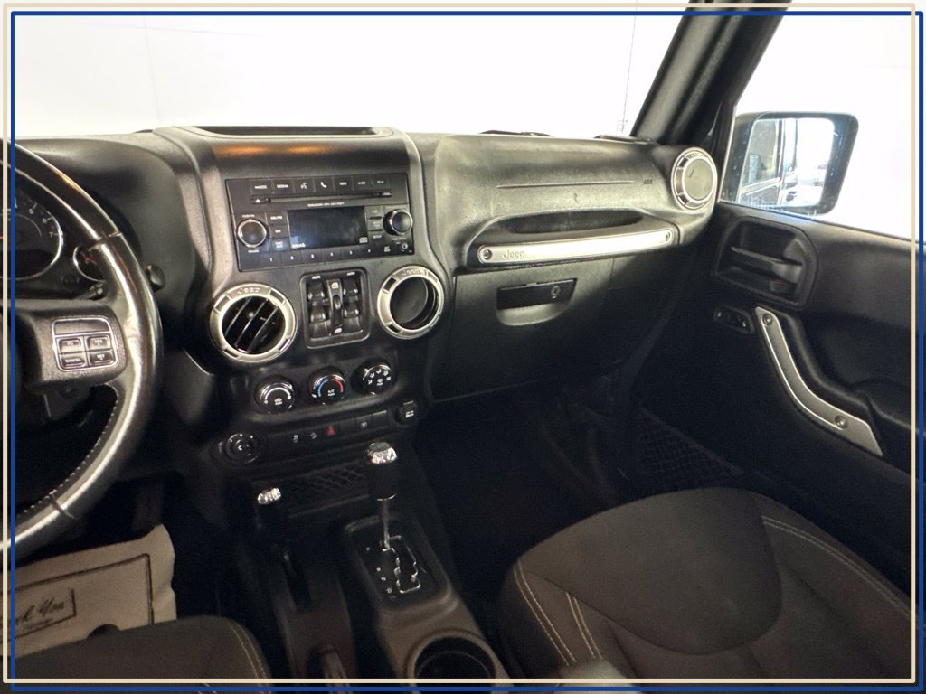 Used 2018 Jeep Wrangler Unlimited Sahara w/ Connectivity Group AWD/4WD image 49